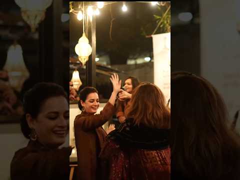 ❣️ PURE GRACE #diamirza and #urmilamatondkar DANCE on #mastkalandar #nostalgia #shorts