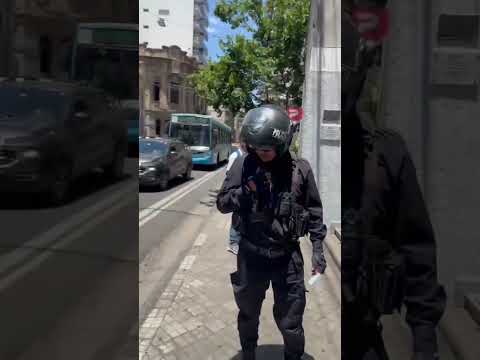 🚨 DENUNCIAN AMEDRENTAMIENTO POLICIAL CONTRA TRABAJADORES EN #ROSARIO ❌