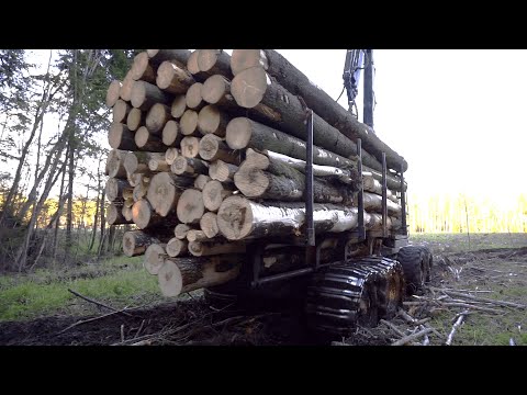 Logging with John Deere, wet conditions, big load