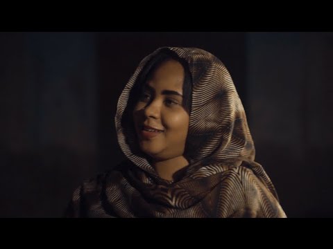 لما تكون داير تحنك وامك قاعده وفيك توزعها 😂❤️رومانسيات عمر ووفاء مسلسل خط احمر 