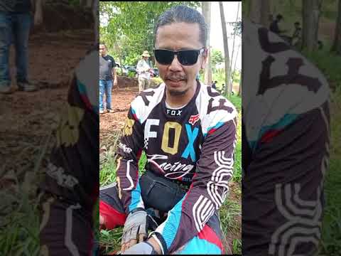 Pereli Galih Wibowo dari komunitas Ontahood, mencoba CFMoto 450 di Sirkuit Siliwangi, Rabu (12/6).