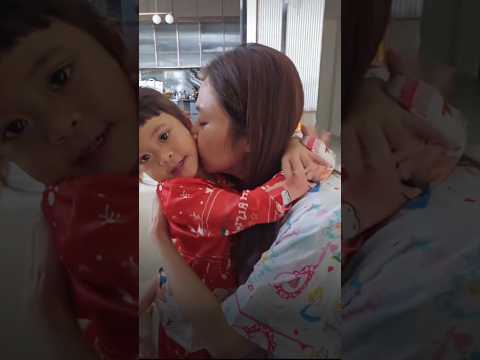 กอดแล้วถามคำนี้ #น้องเพชรน้องพลอย