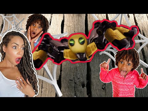 DON'T GET TRAPPED IN ROBLOX SPIDER - Escape the 8 Legged Freak!