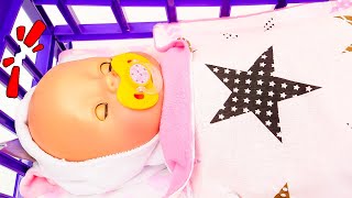 The baby doll's crib is broken! The nanny dresses the doll in pajamas and fixes the toy bed.