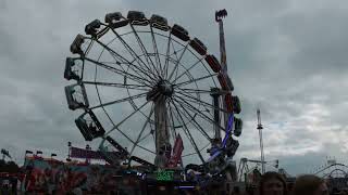 Video: Trotz Regen: Volle Fahrt voraus auf der Wiesn! - Fahrgeschäfte auf der Wiesn (Video: Frederic Eichinger)