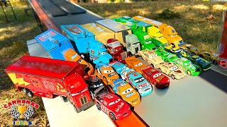 CAMPEONATO DE CAMMIONES Y CORREDORES DISNEY PIXAR CARS CARRERAS DIECAST - JERRY PILAS RECICLADAS