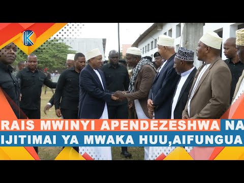 RAIS MWINYI APENDEZESHWA NA IJITIMAI YA MWAKA HUU WAKATI WA UFUNGUZI