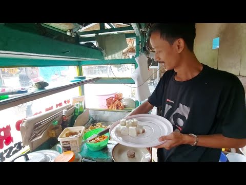 KETOPRAK LEGENDARIS YANG LOKASINYA DI ANTARA 2 RUMAH SAKIT BESAR !! INDONESIAN STREET FOOD