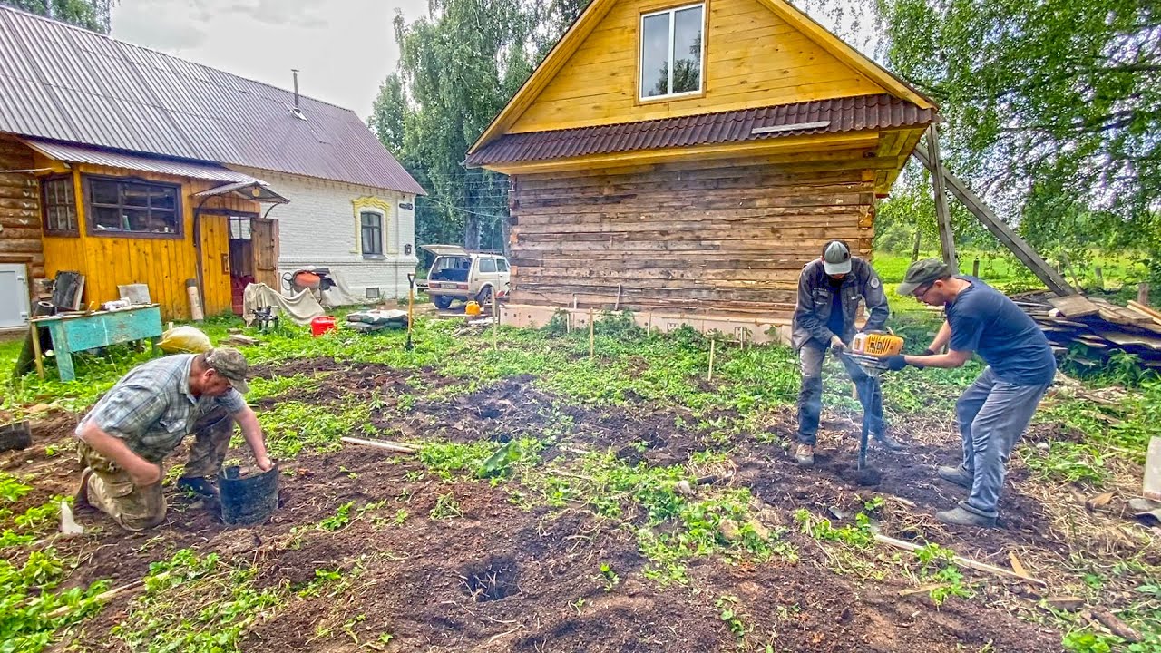 На хуторе будет новое большое здание. Разбил главный инструмент блогера. Привезли большой баллон