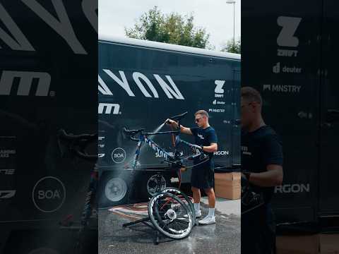 Keeping the speed machine looking as fast as it rides ⚡️