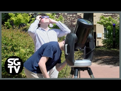 USC students come together to view the solar eclipse