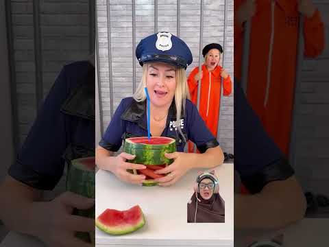 NGUMPETIN SOSIS DI DALAM BUAH SEMANGKA๐๐
#funny #comedy #prank #humor #shorts