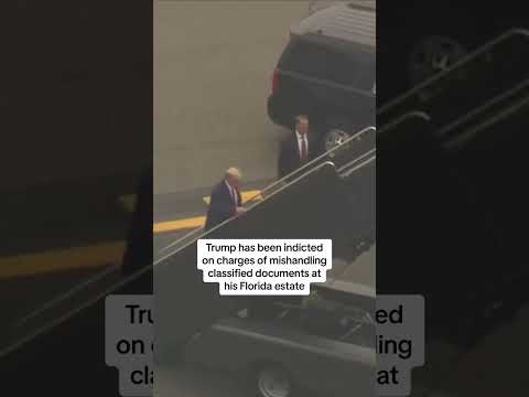 Donald Trump boards plane to Florida ahead of court appearance