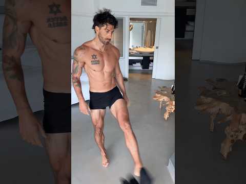 Rate the look 1-10. Big shorts, Timb style bringing that Philly energy back one fit at a time