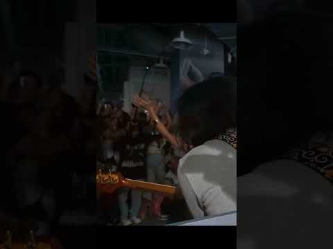 Lagi manggung MATI LAMPU??