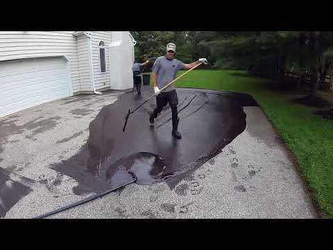 Professional Driveway Sealcoating: The Art of the Seal