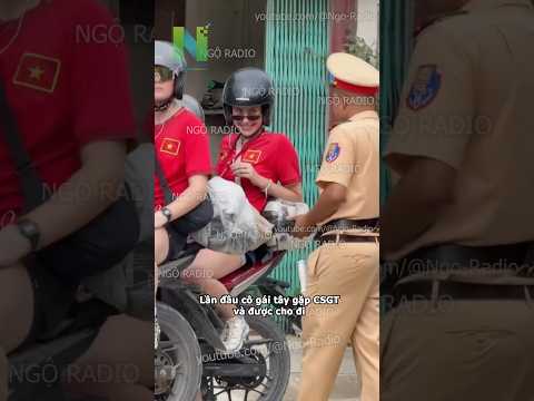 Lần đầu cô gái Tây gặp CSGT và được cho đi
