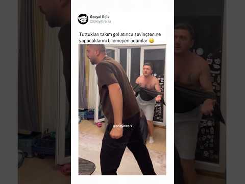 Tuttukları takım gol atınca sevinçten ne yapacaklarını bilemeyen adamlar 😄