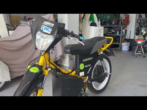 AQUI EN DOMINICANA  LE LLAMAN EL 110  UNA MOTO CHINA