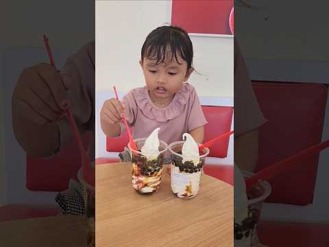 enaknya es krim mixsue #shortsfeed #shortvideo #eskrim #eskrimmixue #mixue #mixueindonesia #shorts