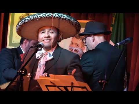 juan garcia najera. cantando  madrigal