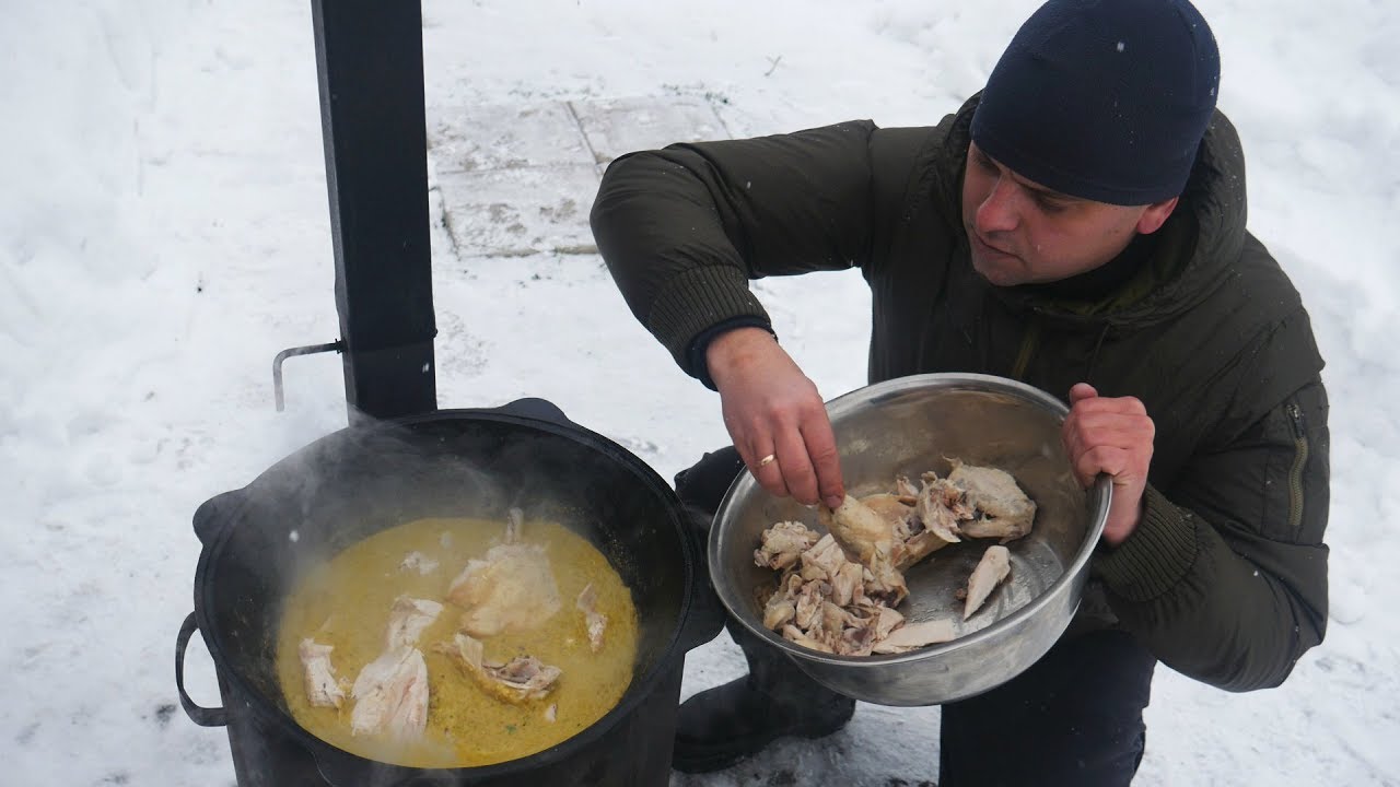 Сациви в казане на костре