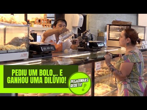 ELA SÓ QUERIA UM BOLO DA PROMOÇÃO… MAS RECEBEU UM BANHO JUNTO! | Pegadinhas RedeTV!