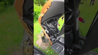 Piaggio Medley 125 Seitenverkleidung abbauen