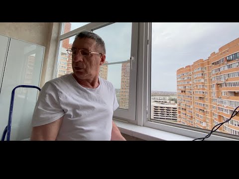ВЧЕРА МЫЛ ОКНА РОБОТ! МИХАЛЫЧ НАСТЫРНЯЧАЕТ-