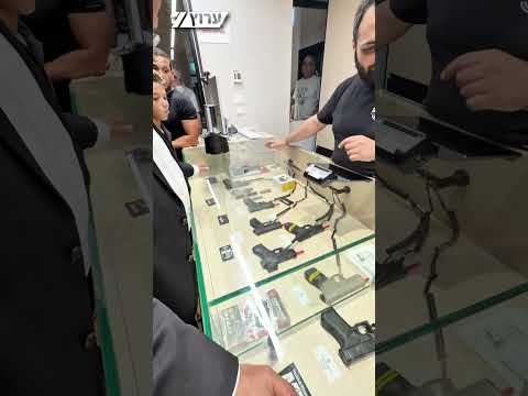 השר בן גביר במטווח באשקלון: בחן כלי ירייה ושאל את המוכר "מה הכי טוב בשביל להרוג מחבל?"