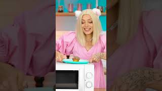 Everything gets huge in this microwave! Even the number of our subscribers 😁❤️ #smol