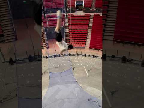 Never give up😉💪👌 #flyingtrapeze #aerialflip #circus #shorts