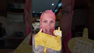 OH HI... YELLOW!⚡💛The 2nd official @Jeffree Star Cosmetics x @Vans Warped TourHand Mirror just 💛