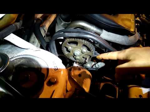 . berlingo dw8 замена переднего сальника коленвала. Стопорные точки при замене грм.