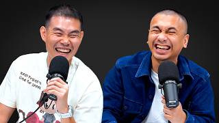 Dua Laki-laki Ngobrol di Kasur