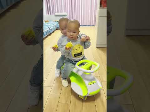 Although it is hard to take care of a child alone, it is quietly happy for a long time