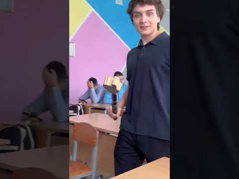 The Backbencherโs Gift Shocked the Whole Class ๐ฒ