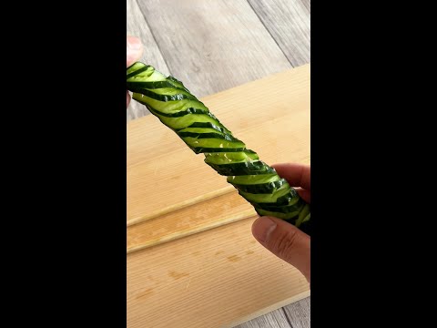 【きゅうり、何これ】じゃばら切りにして醤油麹とツナで和えただけなのに止まらん! / Accordion Cucumber with Soy Sauce Koji