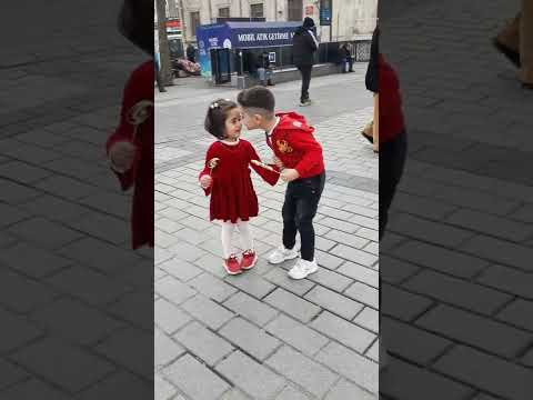 بسبوس عاشق بسه ويدلعها بسبوسه 🤣🤣♥️احمد و امنه #Shorts