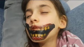 Gece gizlice Esilanın yüzüne zombi maskesi yaptım نواف يتحكم في لانا وماتقول لا !