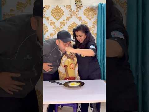 Funny omelette cooking 🍳