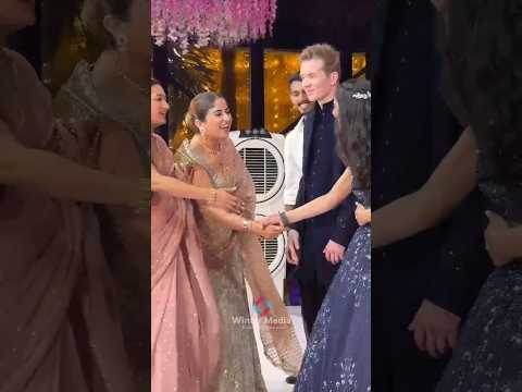 അപർണ സ്റ്റേജിൽ കയറി കൈ കൊടുത്തത് കണ്ടോ #aparnathomas #gabrijose #wedding#reception #bigbossmalayalam