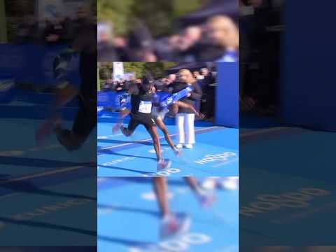 Final ESPECTACULAR al SPRINT y con foto finish en la Maratón de Sevilla!