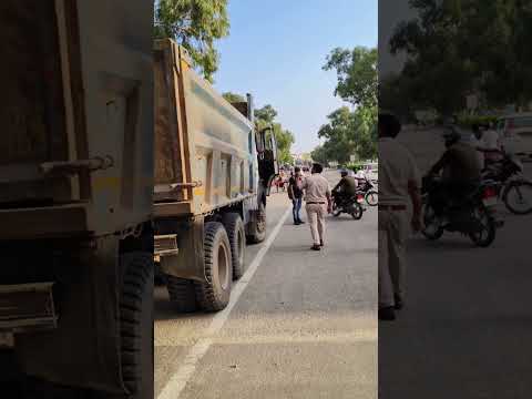 Give way ? loaded vehicle #awareness #roadsafety #shorts @PK_Mast__