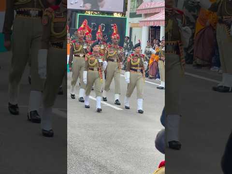 तिरंगे🇮🇳 की 👮🏻‍♂️शान, देश 🇮🇳की पहचान #bsf #army #navy #airforce #india #shortvideo #shorts
