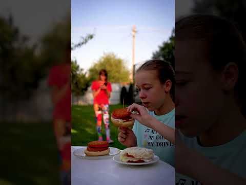 UxU - A caché un burger dans une citrouille | #UxU_aCaché
