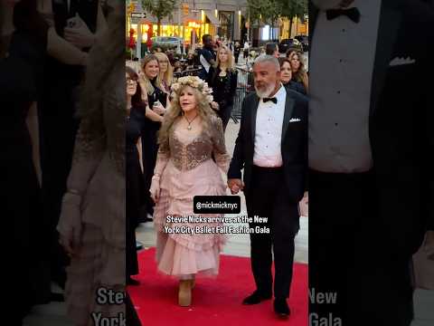 Stevie Nicks arrives at the New York City Ballet Fall Fashion Gala 💖