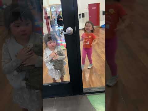 [Baby Series]_Pick up Baby Chloe; she is happy to see Daddy.