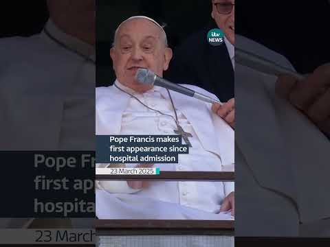 Pope Francis gave a blessing from his hospital suite to a cheering crowd below #itvnews #popefrancis