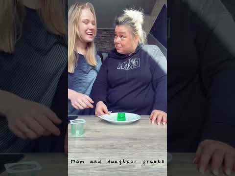 Mother and daughter pranks#funny #funnyvideos #fyp #prank #scarecam